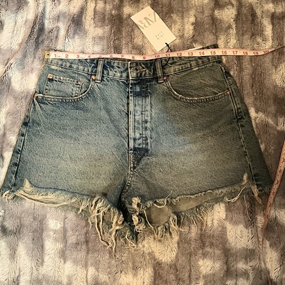 ZARA JEAN SHORTS HIGH RISE Size 10 - Picture 4 of 10